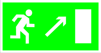 E05 направление к эвакуационному выходу направо вверх (пластик, 300х150 мм) - Знаки безопасности - Эвакуационные знаки - Магазин товаров по охране труда и технике безопасности.