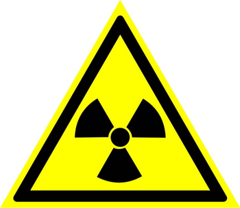 W05 опасно! радиоактивные вещества или ионизирующее излучение (пластик, сторона 200 мм) - Знаки безопасности - Предупреждающие знаки - Магазин товаров по охране труда и технике безопасности.